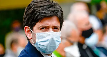 Il ministero della Salute alle Regioni: “Astrazeneca, uso preferenziale per gli over 60”