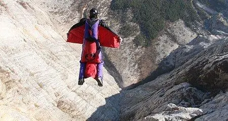 Morto un base jumper a Fai della Paganella: precipitato sulla parete