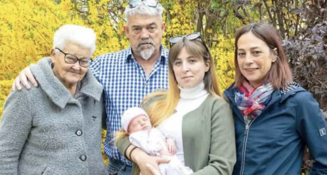 Bianca, una bimba con la trisnonna: è l'ultima di cinque generazioni - tuttora viventi - della famiglia dei \"Pila\"