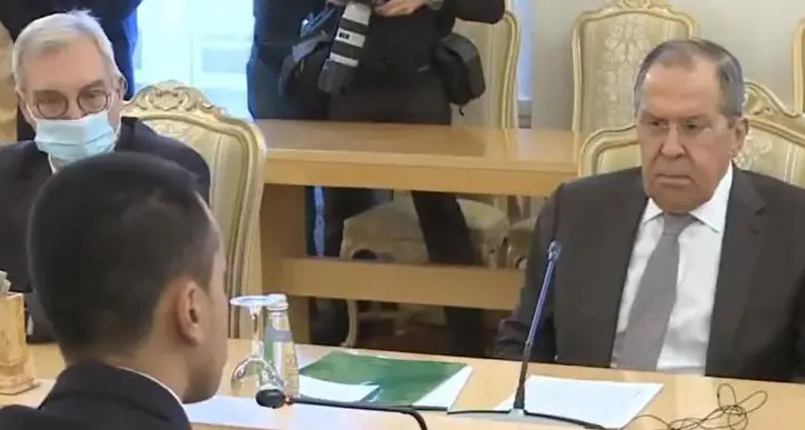 Lavrov liquida Di Maio: «la sua idea di diplomazia è viaggi a vuoto in giro per i Paesi e degustare piatti esotici a ricevimenti di gala»