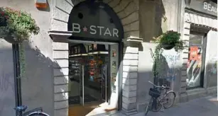 La «banda di via Manci» colpisce ancora: furto e spintoni al Beauty Star, commesse costrette a barricarsi a chiave
