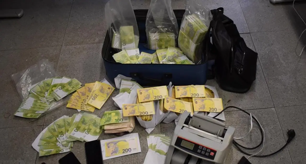 Mette in vendita online orologi e gioielli per 65mila euro, anziano trentino truffato: arrestate due persone