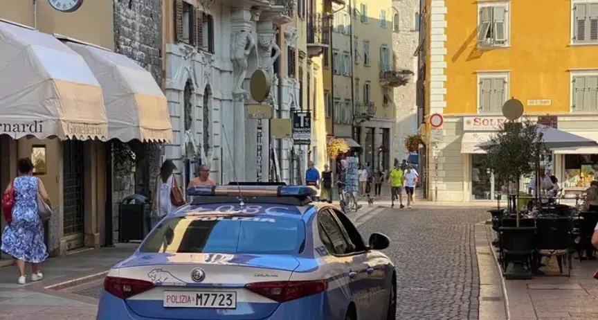 Furto nel sottopasso della stazione di Trento: identifcati ed espulsi i due responsabili