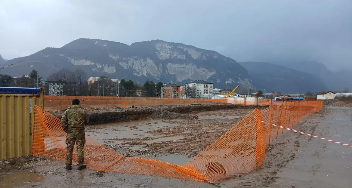 Bombe trovate allo scalo Filzi nonostante la «bonifica bellica» di due anni fa, i no Tav all'attacco