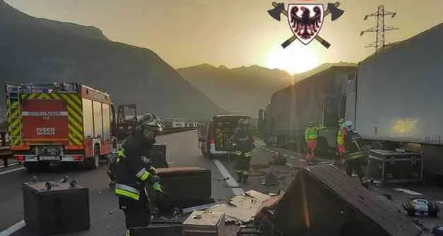 Tamponamento fra Tir in A22: è morto al Santa Chiara l'autista ferito stamattina