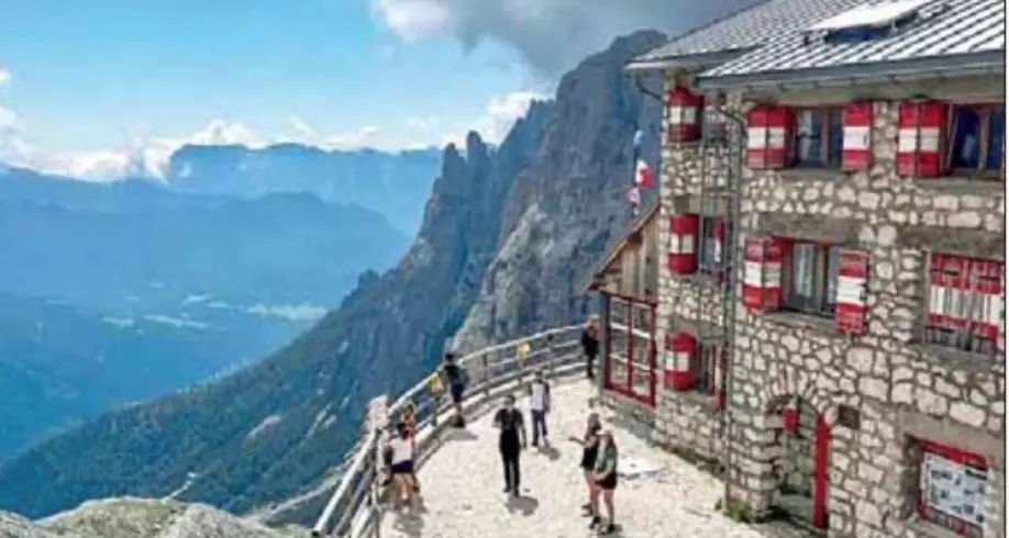 Stop agli sprechi, un manuale per i turisti: meno docce nei rifugi e c'è più acqua per tutti