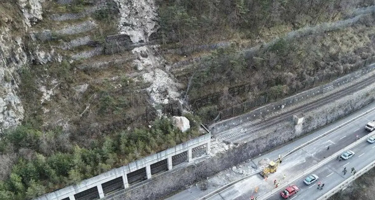 Trento-Bassano, installata una nuova rete paramassi: da fine marzo circolazione ripristinata
