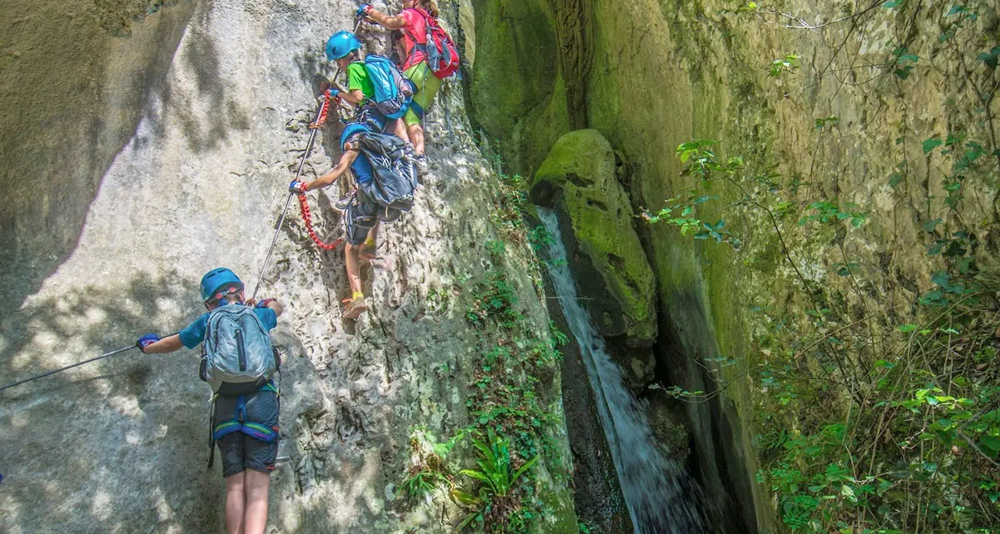 Il “sorpasso” in ferrata fra due comitive finisce a pugni (e arrivano i carabinieri)