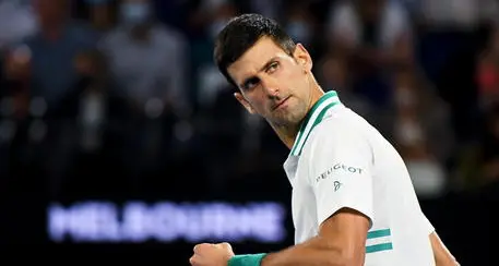 Djokovic va in Australia: \"Ho avuto un'esenzione\". Ed è subito polemica