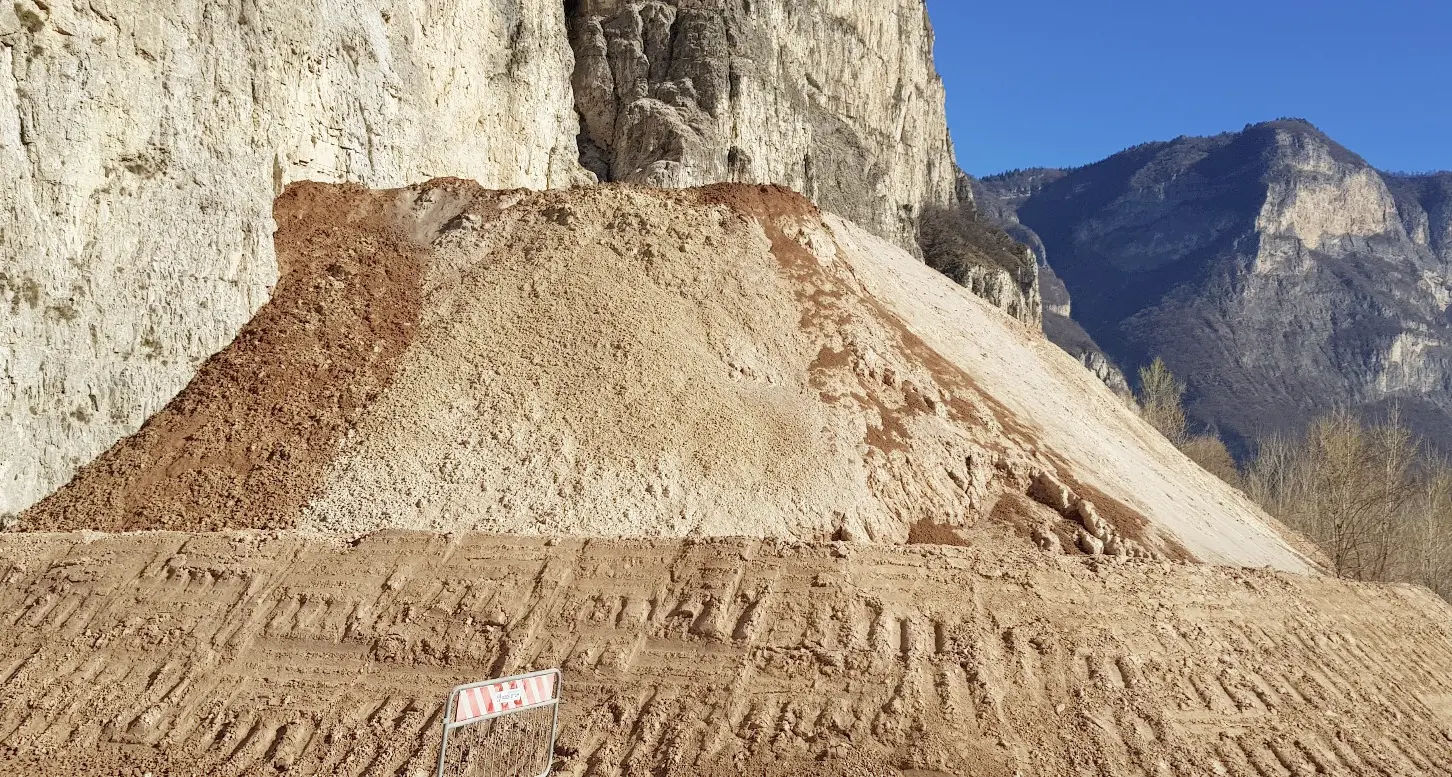 Adige Bitumi, ricorso respinto: ora deve smaltire 130 mila metri cubi di limo dalla cava