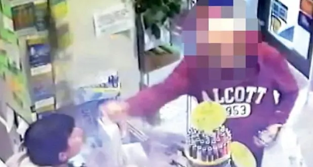 Aggressione all’edicolante per un Gratta e vinci, parla l’autore: “Pronto a scusarmi, ma se lei mi denuncia lo farò anche io”