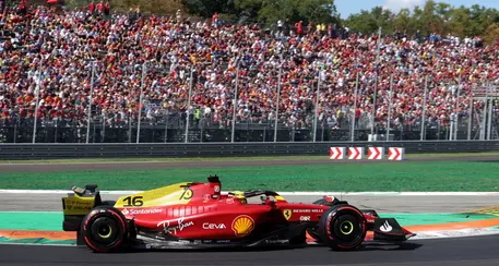 A Monza una grande Ferrari: pole per Leclerc, al secondo posto Verstappen