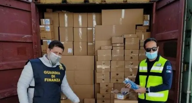 Dogane: a Spezia sequestrati 330mila dispositivi medici