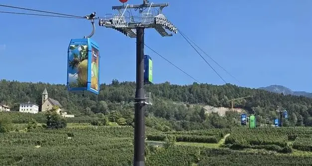 La premier Meloni in val di Non per la \"Funivia delle Mele\", primo impianto a fune al mondo dedicato al trasporto di frutta