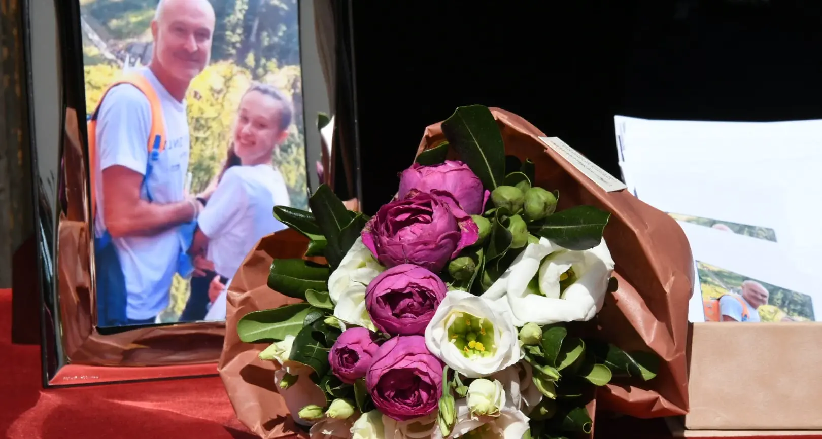 Una folla ai funerali di Elisa e Sandro Prada, vittime della tragedia di Nogaré