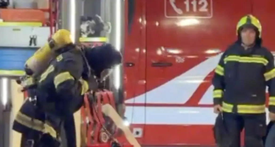 Deposito di batterie in fiamme in zona industriale a Bolzano