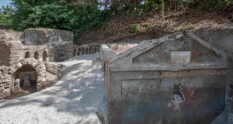 A Pompei scoperta una tomba unica, è giallo sul corpo semi mummificato