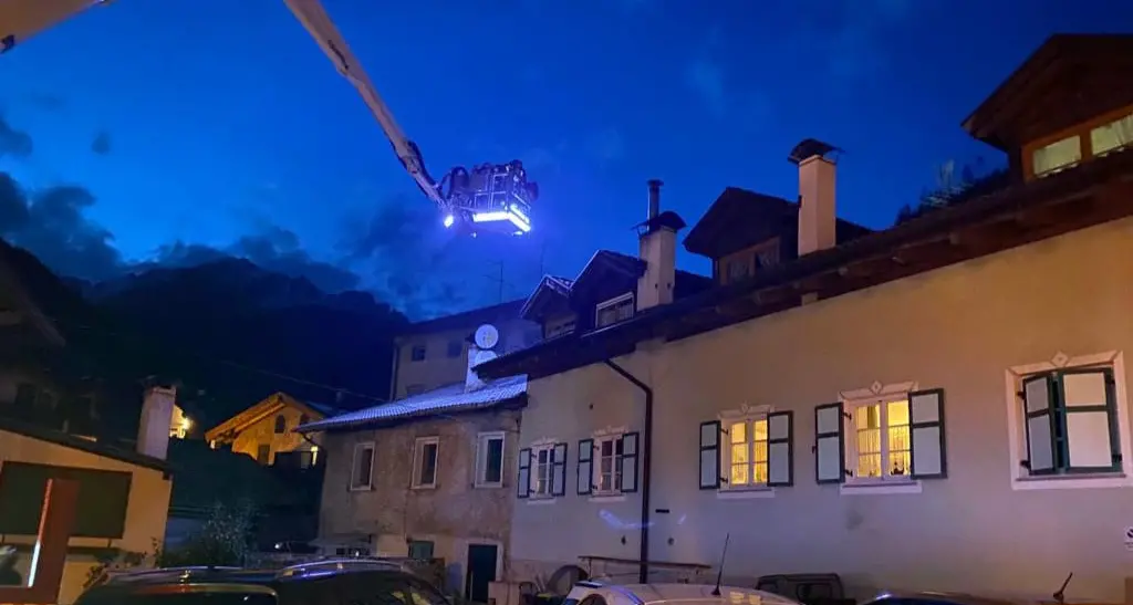 Predazzo, principio di incendio per una canna fumaria surriscaldata