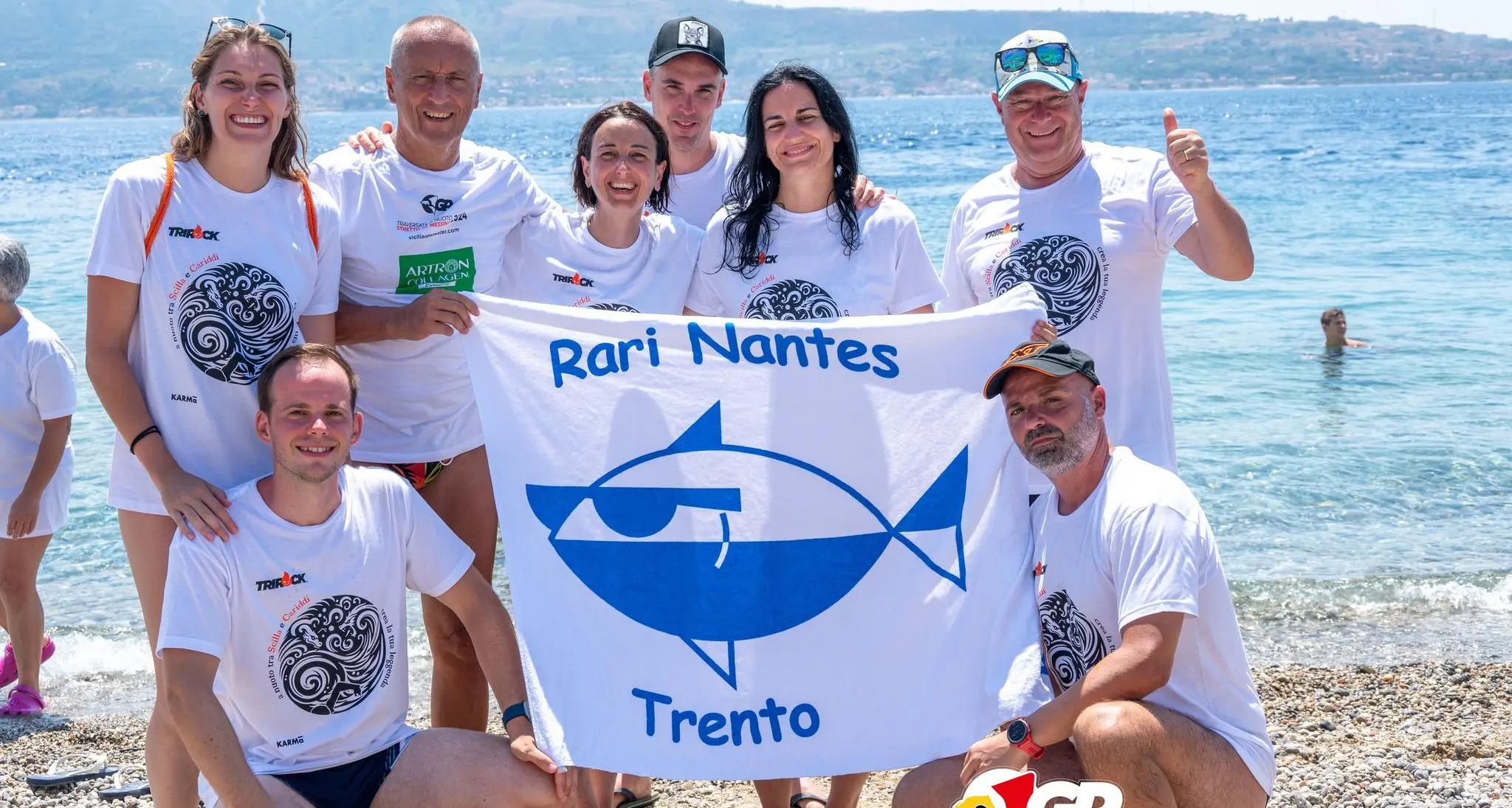 Lo Stretto di Messina a nuoto: l'impresa dei sette \"master\" trentini della Rari Nantes