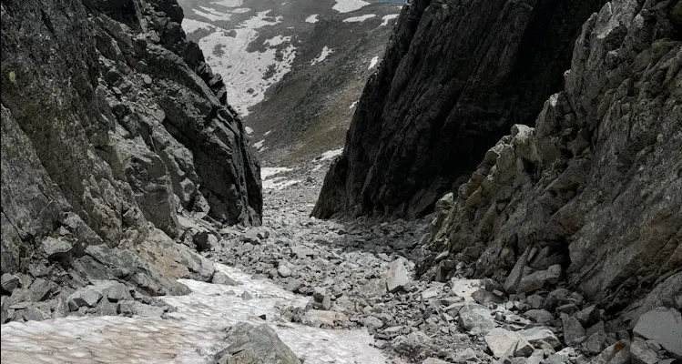 Precipita in un ghiaione, trovato morto un escursionista sotto Cima d'Asta
