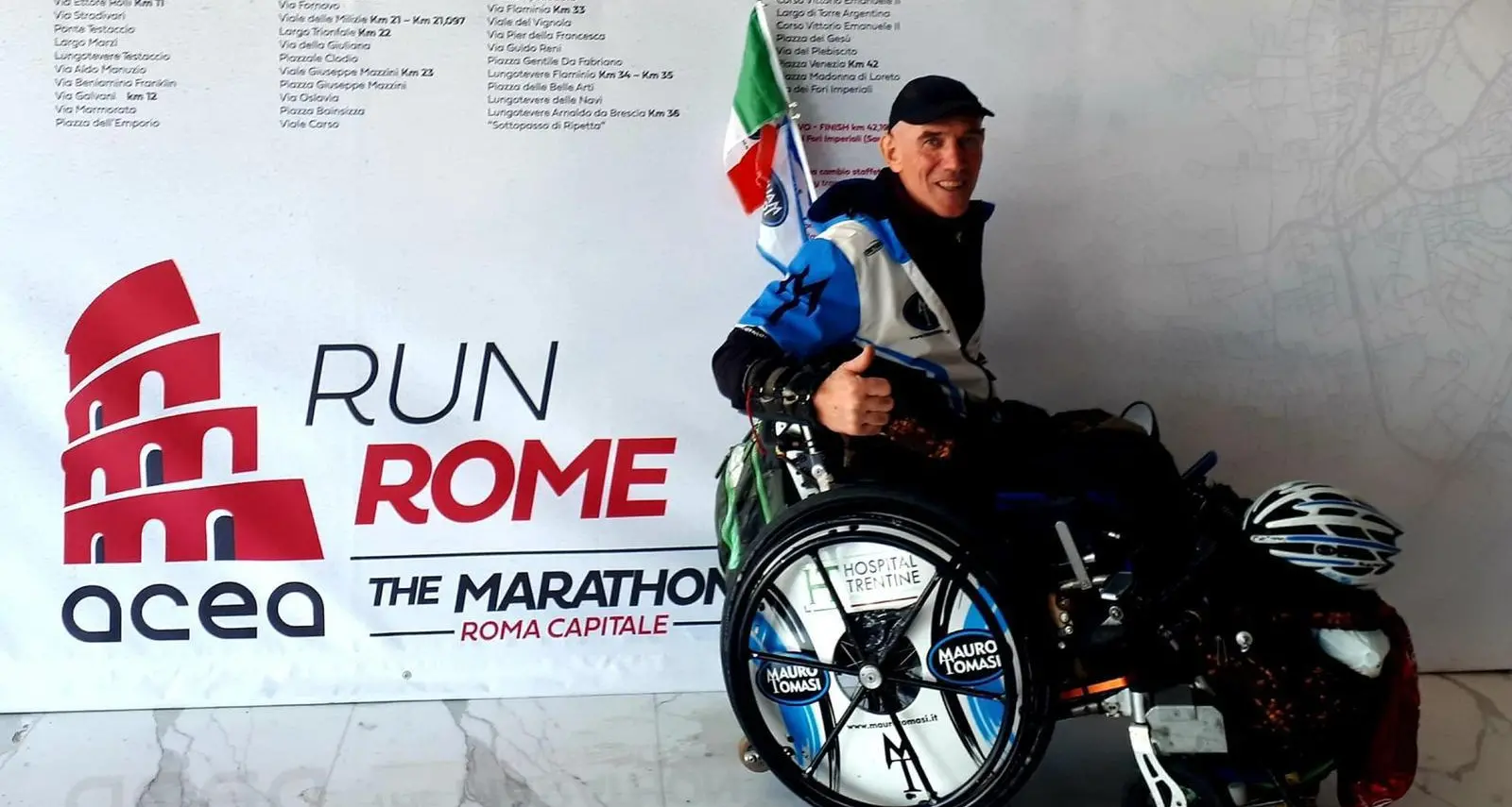 La forza di Mauro Tomasi incanta anche la capitale: da solo alla Maratona di Roma
