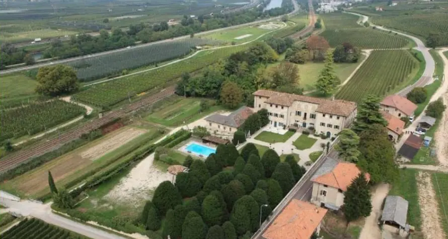 Circonvallazione ferroviaria, i treni a pochi metri da Villa Bortolazzi «ma è utelata dalla Sovrintendenza, e così i terreni circostanti»