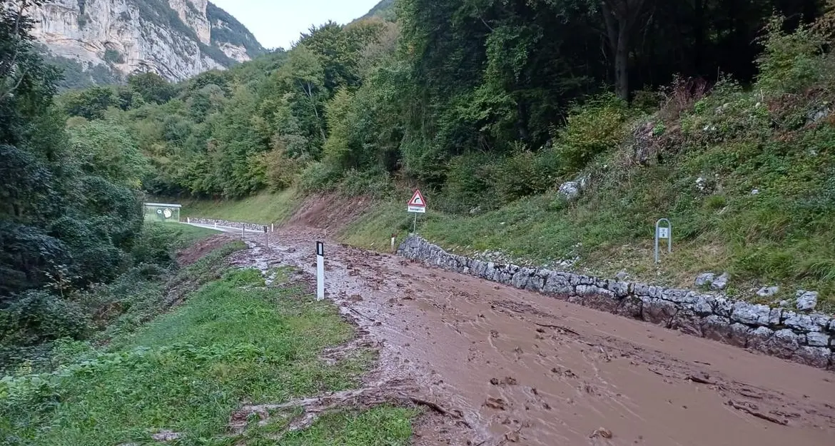 SP208 chiusa per un frana: isolata la strada tra Avio e San Valentino