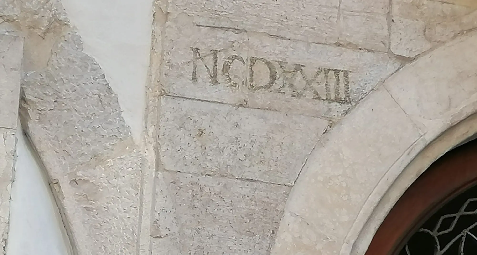 Risolto il “mistero del numero romano”: non era una data quella di palazzo Ghelfi