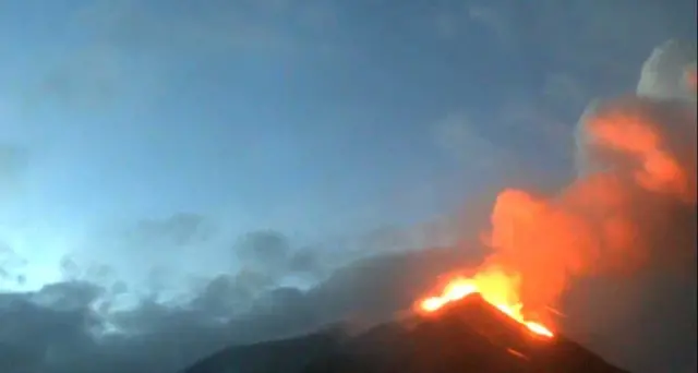 Etna: intensa attività stromboliana da crateri sommitali