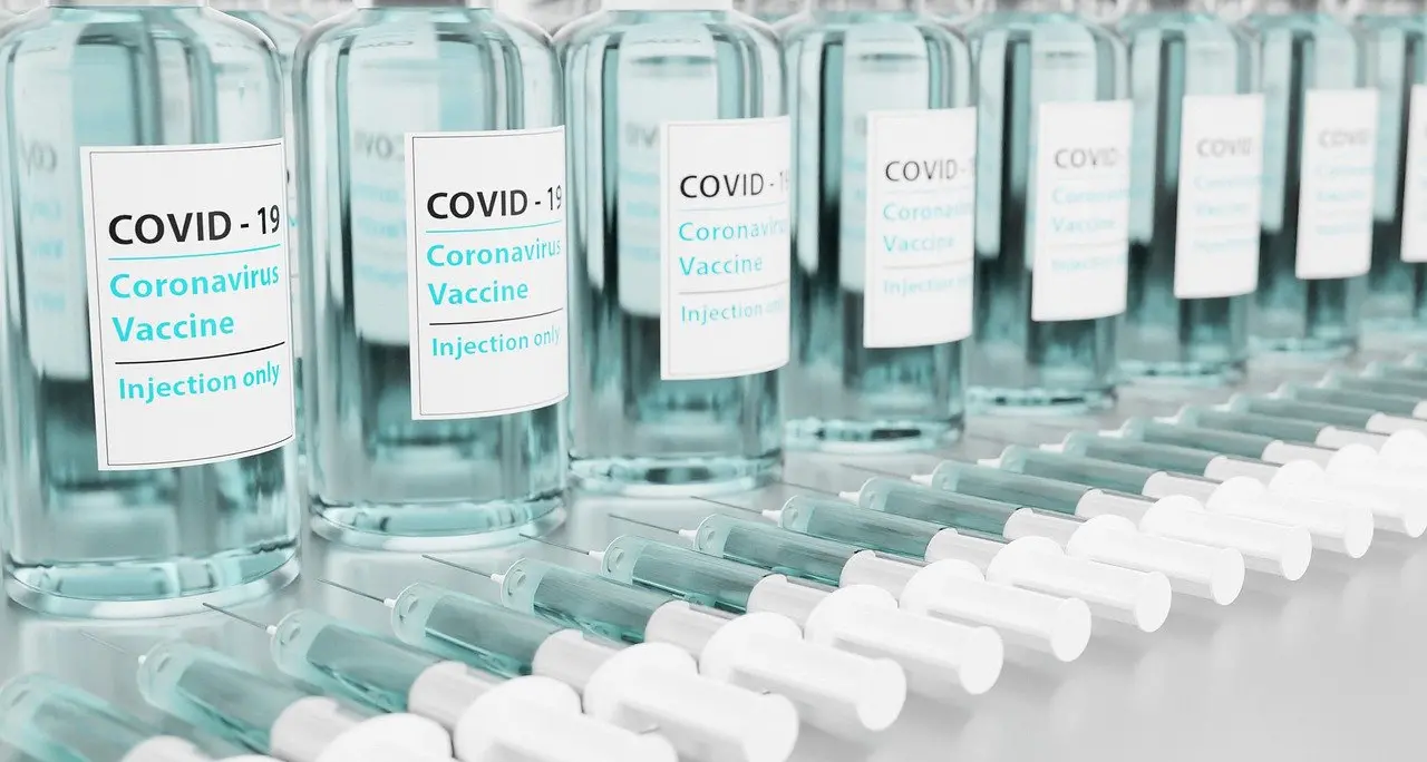 Vaccinati la seconda volta con una dose diversa da quella della prima: scoppia il caso a Trento