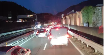 Tangenziale di Trento tutta bloccata, troppi Tir in cerca di un parcheggio e si forma la colonna a sud