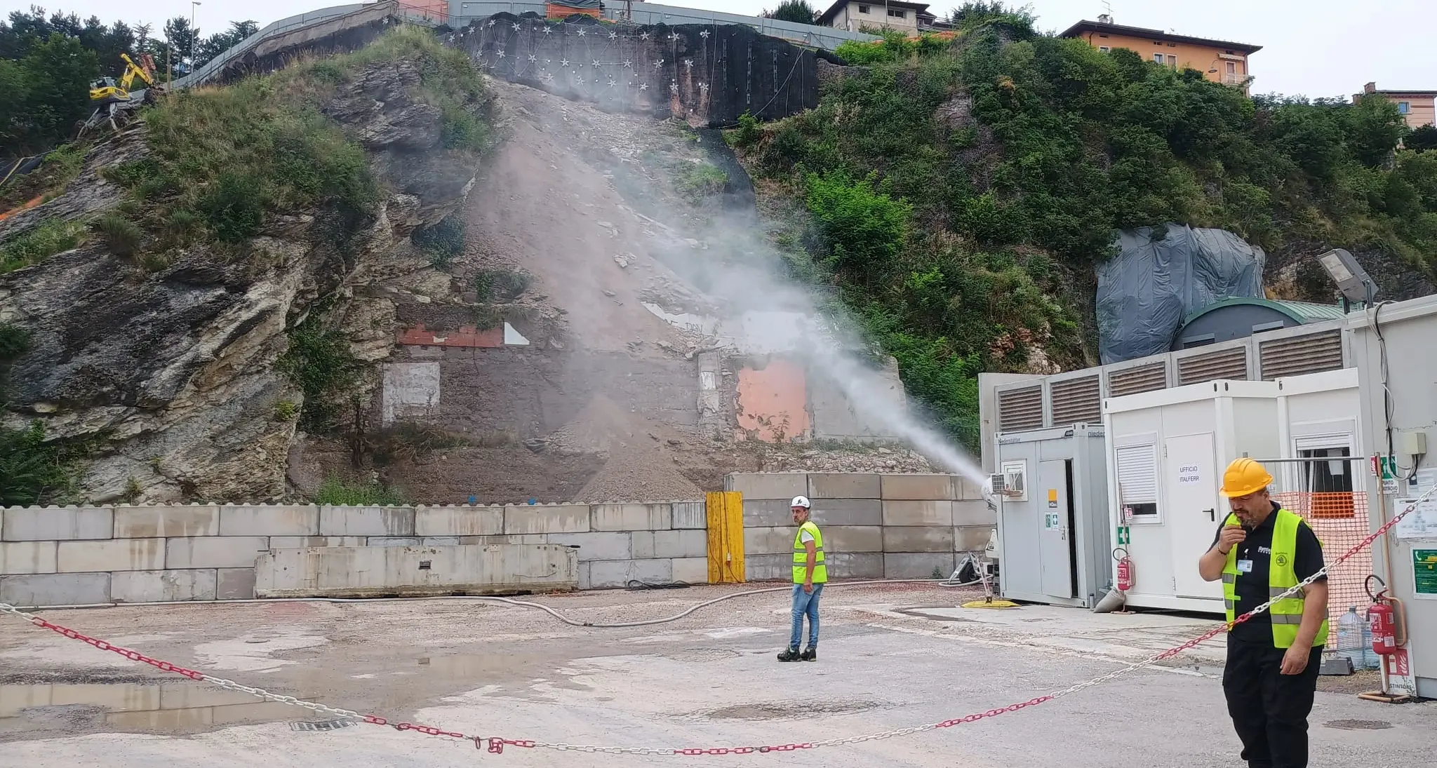 Circonvallazione, iniziata la riprofilatura del costone roccioso in via Brennero