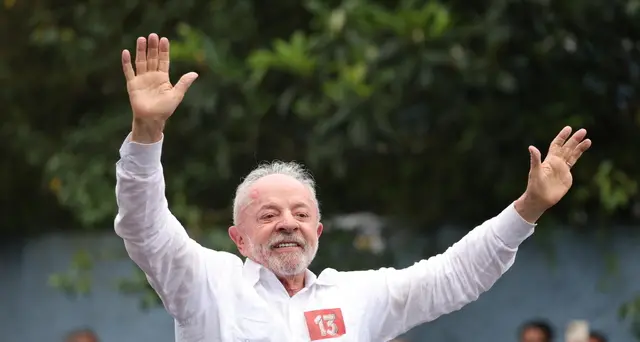 Proiezione di Datafolha: 'Lula ha vinto'