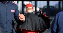 Dai 1.100 euro di un giovane parroco ai 5.000 euro di un cardinale, gli stipendi nella Chiesa