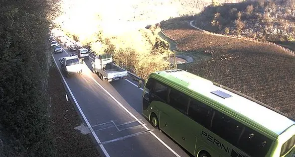 Incidente a Vigolo Baselga: 3 feriti e traffico in tilt sulla Gardesana