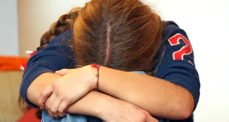 Promessa in sposa a 12 anni, il giudice sospende la potestà genitoriale alle madre