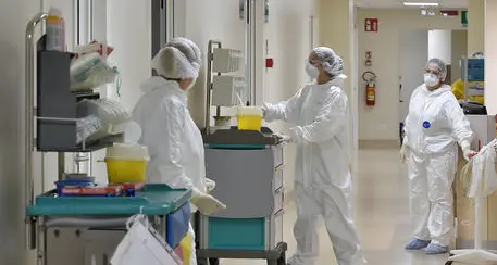 Covid, 236 nuovi casi nelle ultime 24 ore, stabili i ricoveri