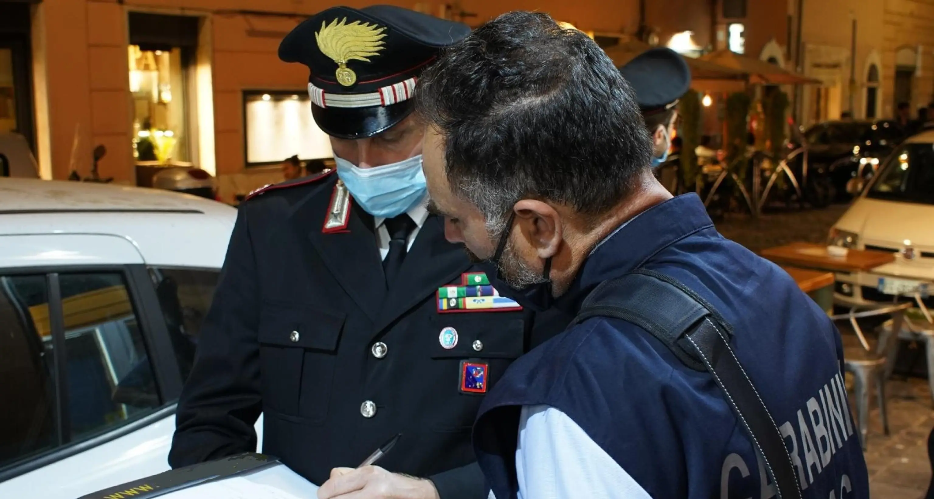 I Nas di Trento trovano un laboratorio \"abusivo\" che faceva i tamponi: i sanitari erano due camerieri e una guida turistica