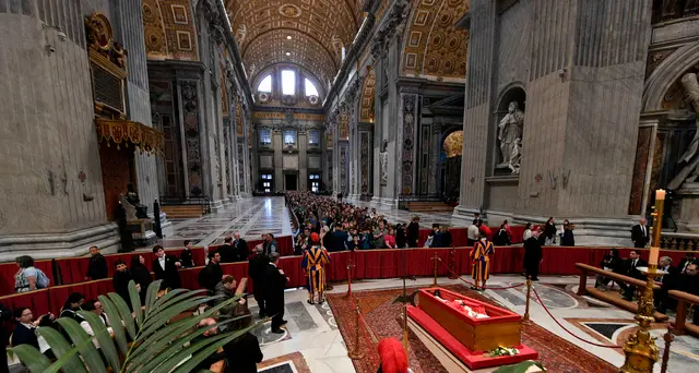 Papa: fino a stamane 128mila persone in visita a S. Pietro