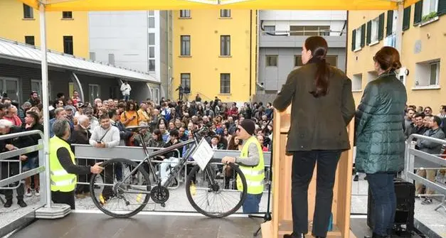 Comune, oggetti smarriti e arredi dismessi regalati a enti e associazioni no profit