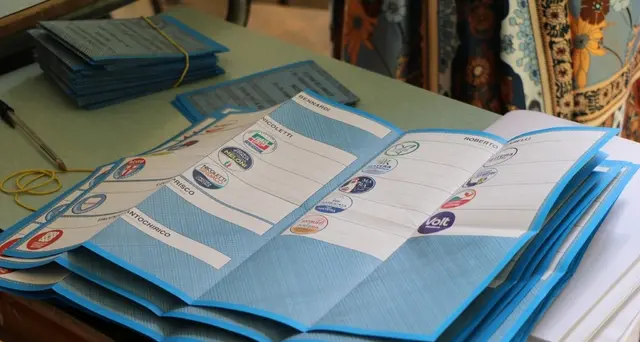 Comunali: alle 23 vota il 43,85%, affluenza giù di 6 punti