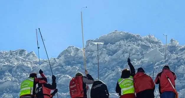 Sopravvisse 23 ore sotto una valanga: la terapia a Bolzano su uno sciatore veneto fa il giro del mondo