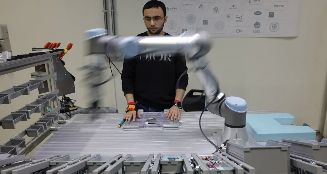 A Bolzano faccia a faccia con le \"macchine intelligenti\": robot che fanno tutto da soli per il capannone del futuro