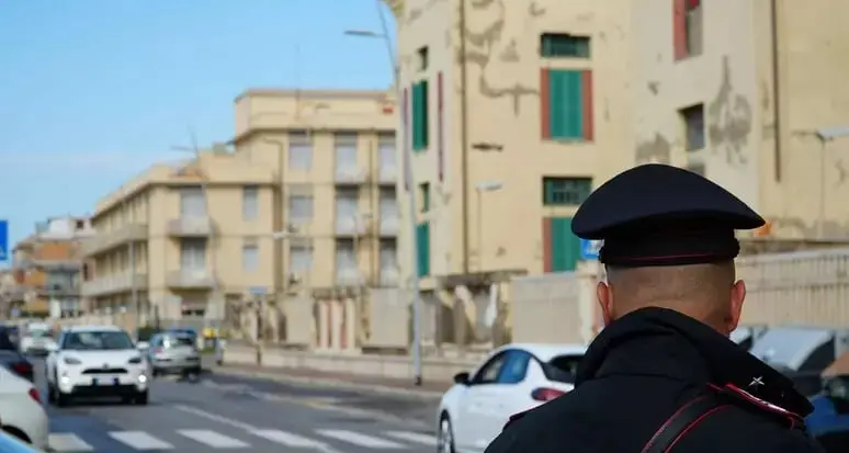 Adescano uomini su siti d'incontri e li rapinano, arrestati due fratelli