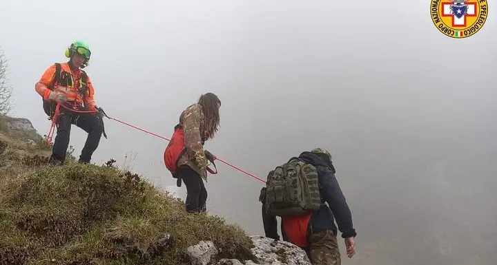 Il cordino sepolto dalla neve in Val Venegiota, il Soccorso Alpino recupera due turisti laziali