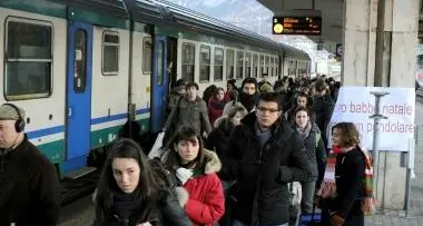 Ogni giorno 4.600 trentini vanno a lavorare in Alto Adige (perché si guadagna di più)