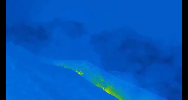 Stromboli: colata lavica, spattering ed emissione di cenere