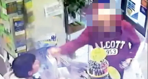 Edicolante aggredita da un cliente per un gratta e vinci: voleva più soldi