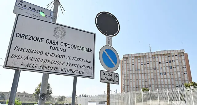 Carceri: Osapp, a Torino detenuto ferisce agente con una lama