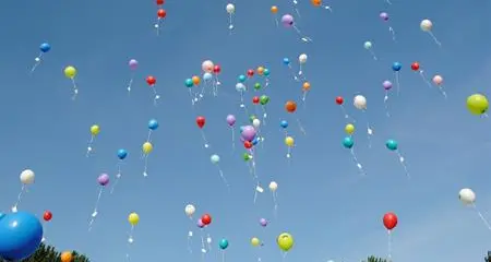 In Trentino sarà vietato liberare palloncini a feste o eventi: approvato il disegno di legge Cia